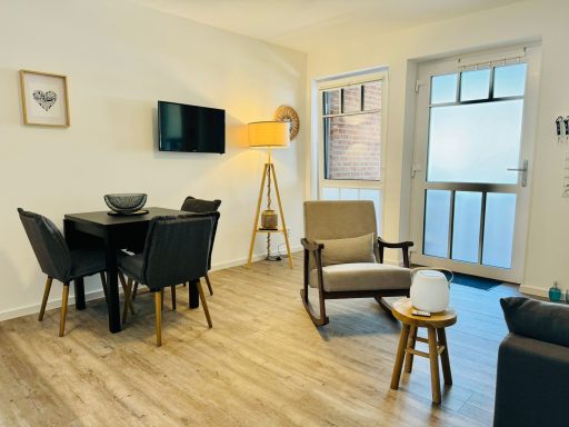 Blick ins offene Wohn-Ess-Zimmer