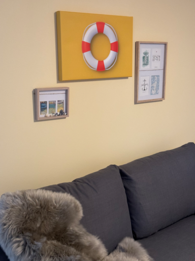 Wohnzimmer - Bilder über der Schlafcouch