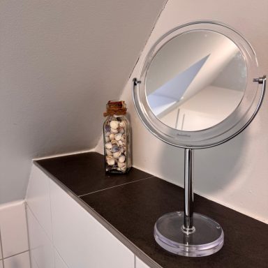 Badezimmer - Kosmetikspiegel
